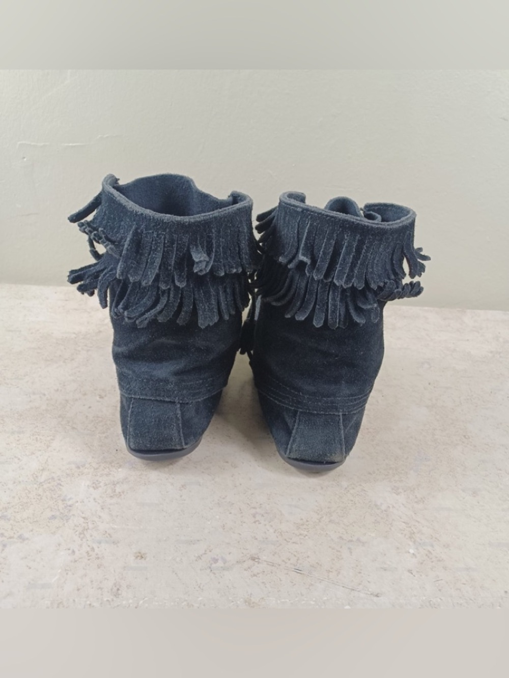 Minnetonka black Suede Fringe Lace-Up Moccasins - Picture 5 of 11